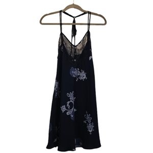 Blue and White La Vie En Rose Women's Paisley Print Lace Nightgown